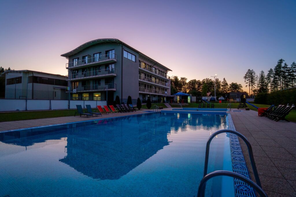 ade80a75-6d40-4abf-9b06-5a3bfe75728f